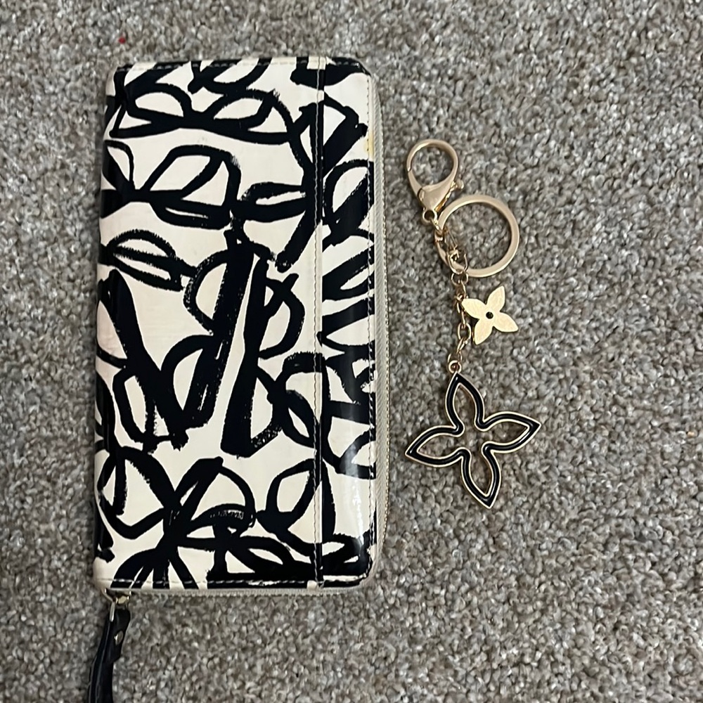 Kate spade glasses long wallet rare!!! With keychains